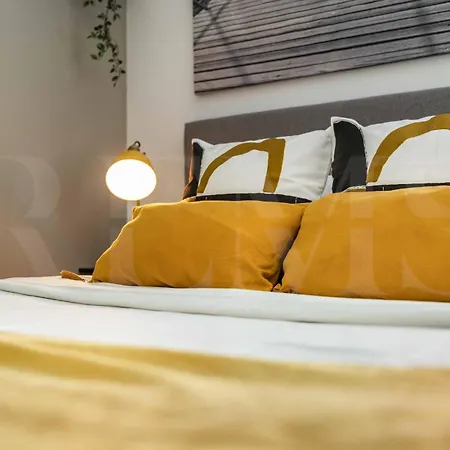 Modern With Private Rooftop Terrace By Rems Lejlighed *