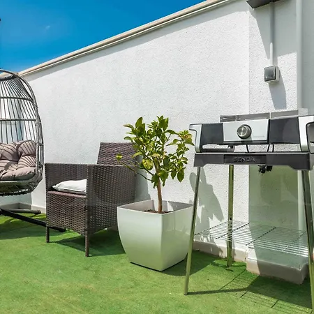 Modern With Private Rooftop Terrace By Rems Lejlighed