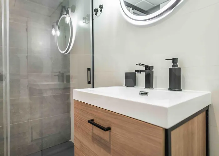 Modern With Private Rooftop Terrace By Rems Apartment