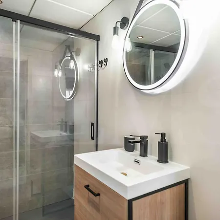 Modern With Private Rooftop Terrace By Rems Daire *